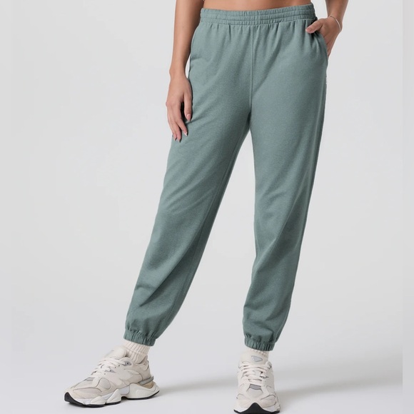 Vuori DreamKnit Boyfriend Sweatpant & Halo Essential Tank Set Pistachio Small - Picture 6 of 10